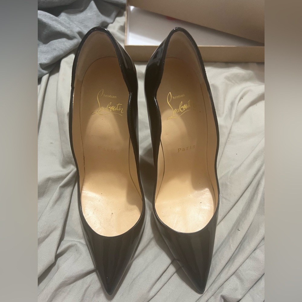 Christian Louboutin hot chick pumpa
